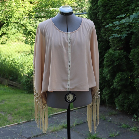 Umgee Open Back Shawl With Macrame Fringe - Picture 2 of 7